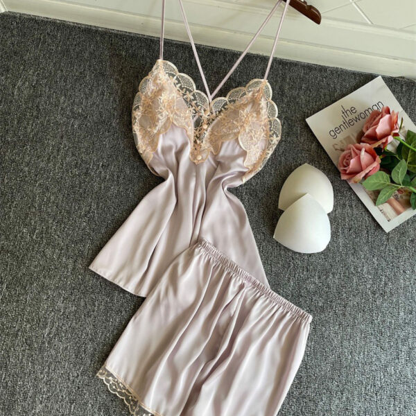 Ensemble short et caraco en satin avec dos croisé et finitions en dentelle raffiné-SC12