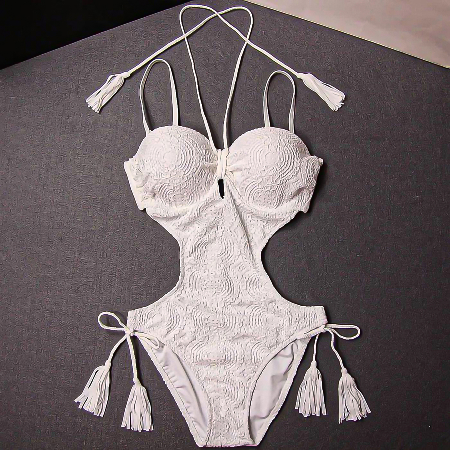 Maillot de bain monokini effet broderie anglaise à armatures et double rembourrage -M2 – Image 3